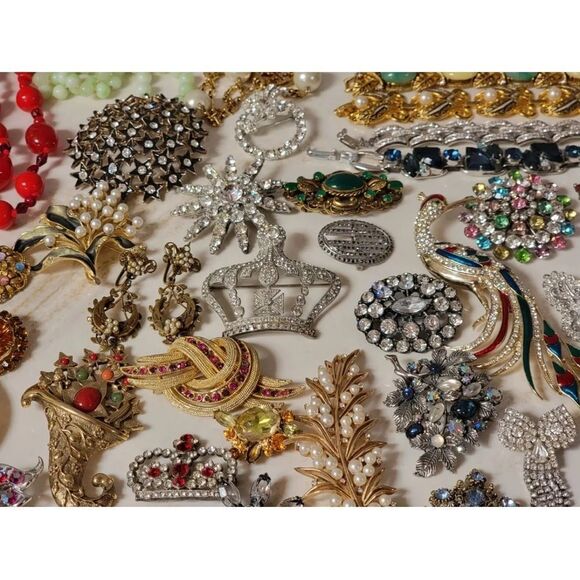 1.5 LB Vtg Mod HIGH END/ SIGNED jewelry lot~gold silver Rhinestones pearls beads - Picture 7 of 11